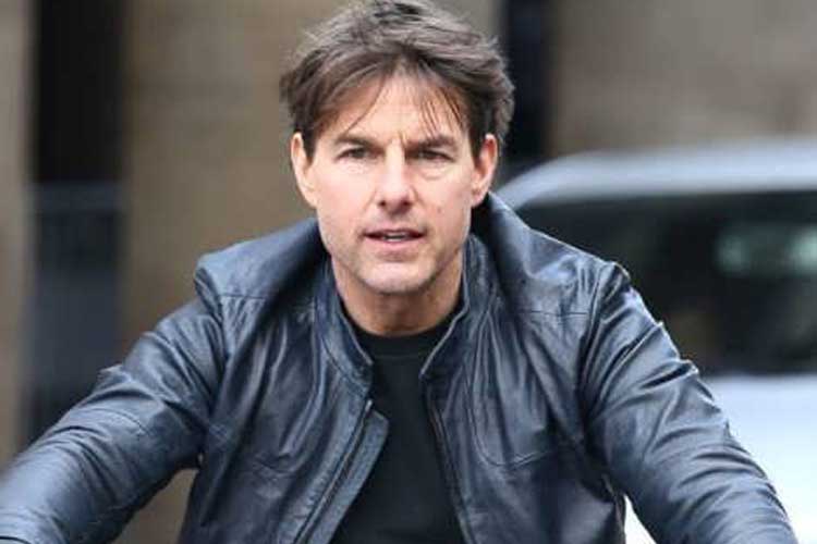 Tom Cruise Plastic Surgery: Teeth, Nose Job, Hair, Facelift